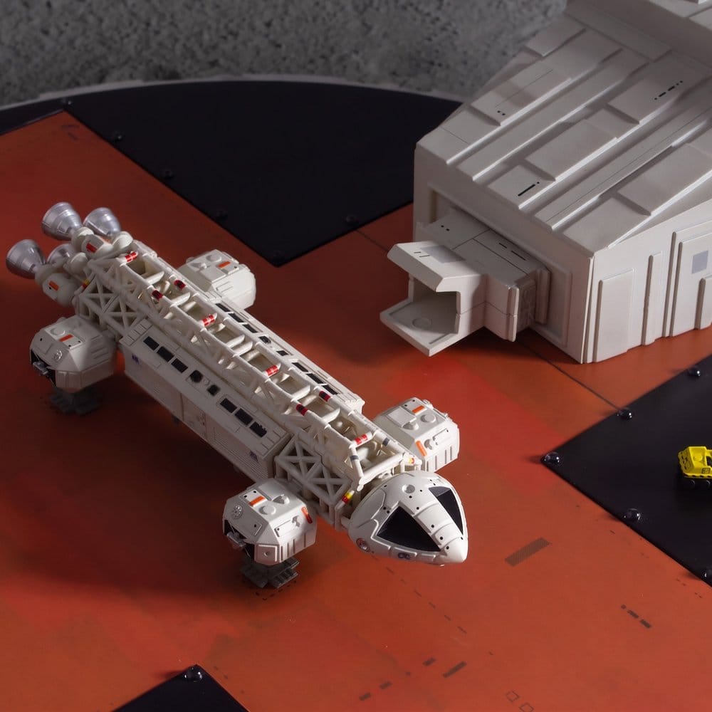 Space 1999 Playset Landing Pad (with Eagle Transporter) 46 cm