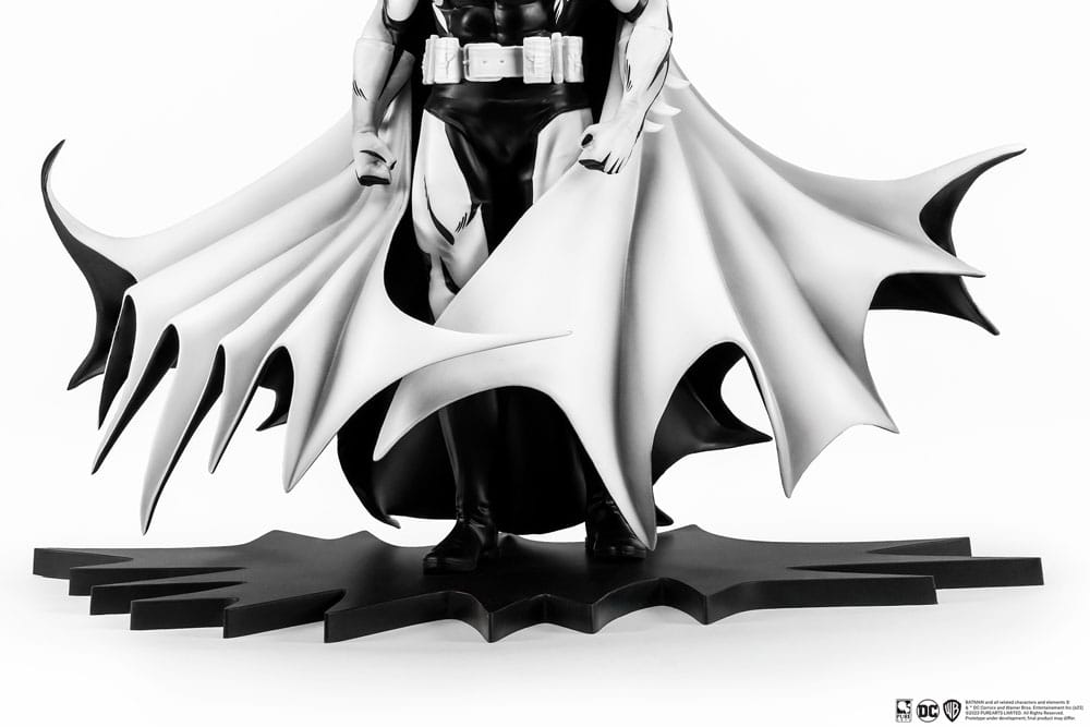Batman PX PVC Statue 1/8 SDCC 2024 Batman Black &amp; White Version 27 cm