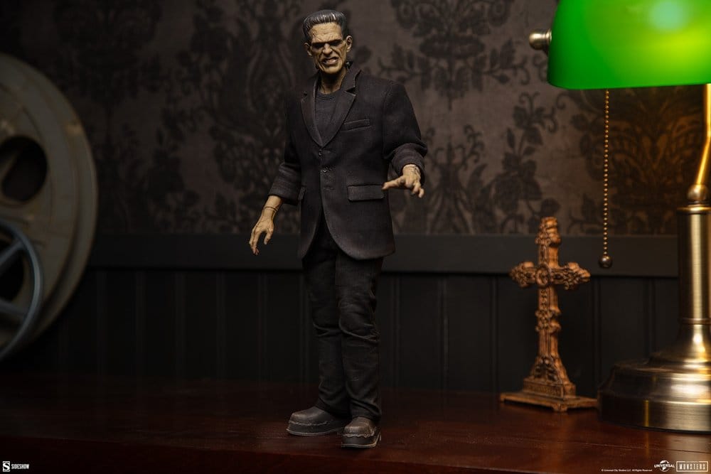 Universal Monsters Action Figure 1/6 Frankenstein (Deluxe Plus Edition) 33 cm