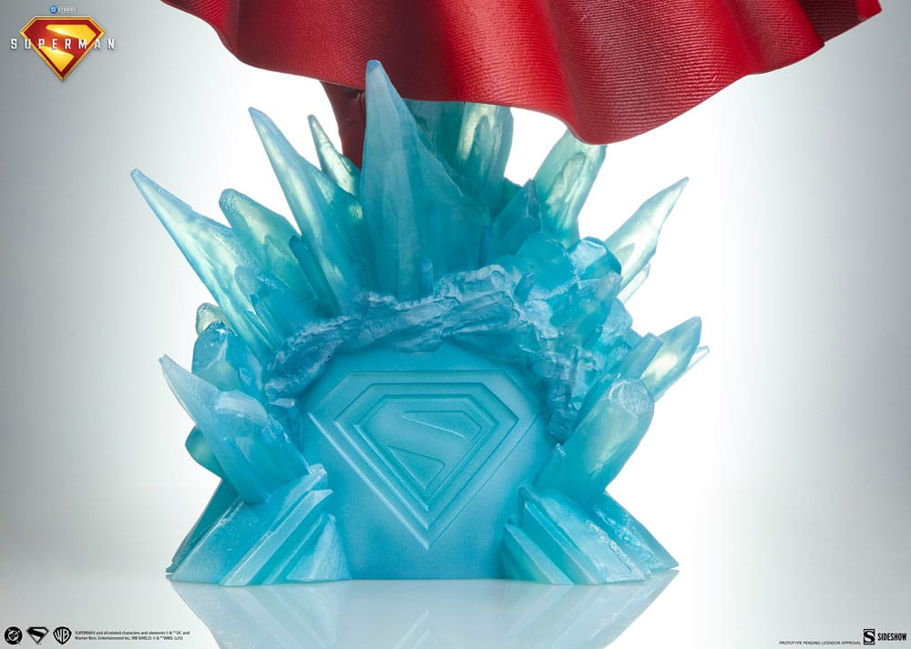 Superman (2025) Premium Format Statue Superman 61 cm