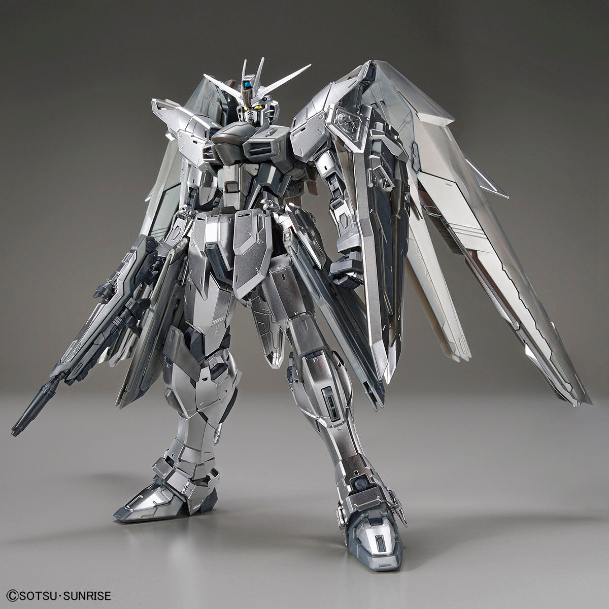 MG 1/100 Gundam Base Limited Freedom Gundam Ver.2.0 [Silver Coating] *PREORDER*